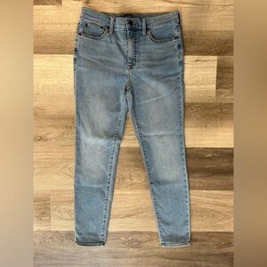 J Crew 9” Mid-Rise Skinny Jeans - Size 29R - Light Wash